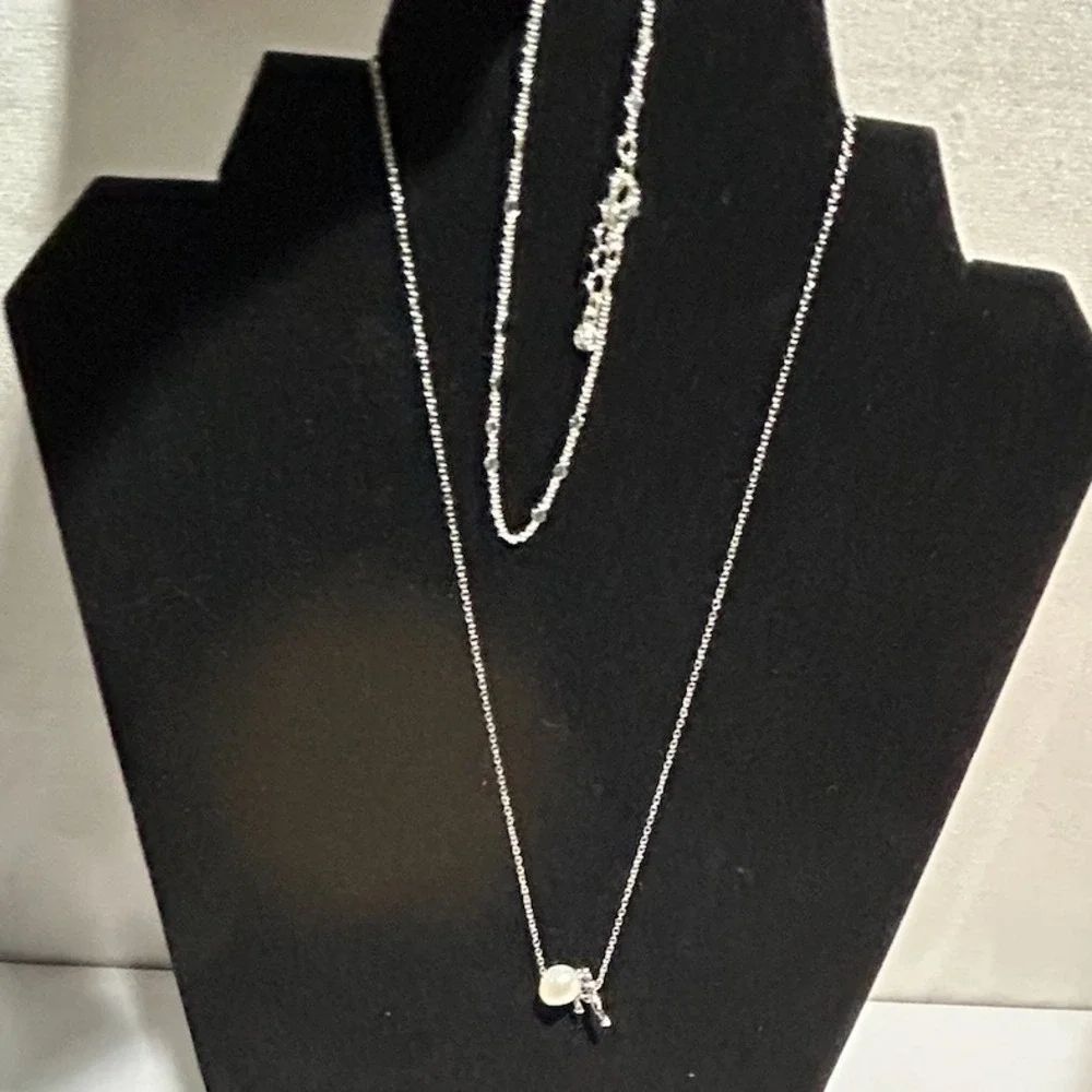 Silver Tone Climber Holding Pearl‎ Pendant Necklace Fashion Jewelry